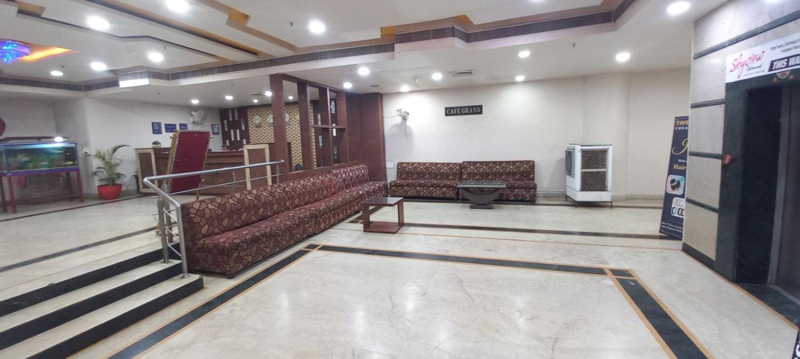 Hotel Grand Samdareeya à Jabalpur Extérieur photo